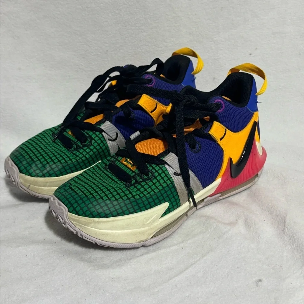 Nike LEBRON WITNESS 7 Shoes Size 4.5Y